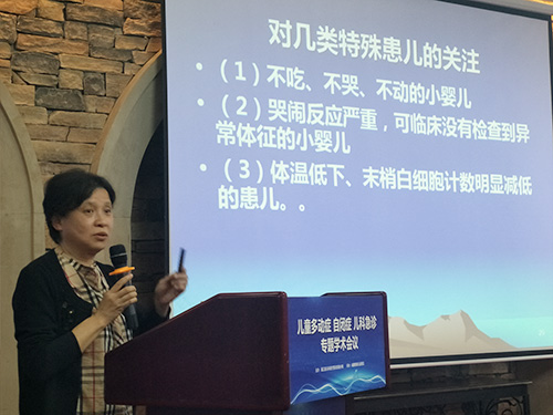 李运壁医师演讲.jpg